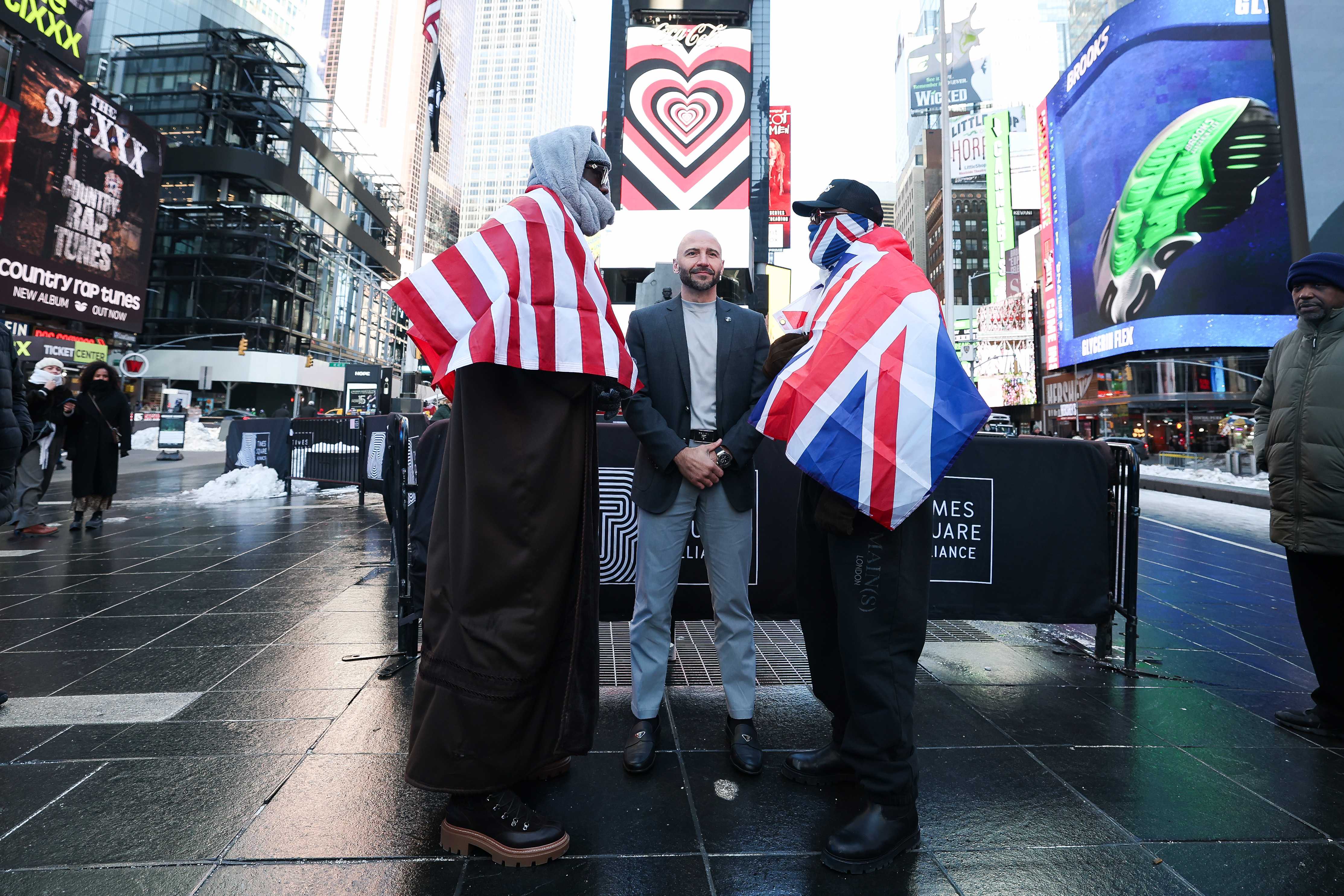 Deontay Wilder und Derek Chisora am Times Square in London. Getty Images