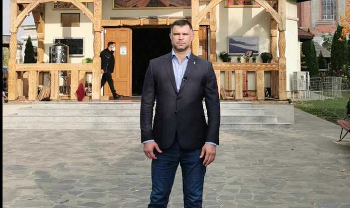 Відомий румунський кікбоксер закликав Трампа заарештувати президента Румунії