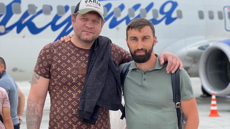 Alexander Emelianenko y Azamat Bostanov