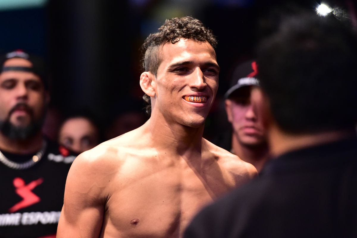 Charles Oliveira, Bloody Elbow